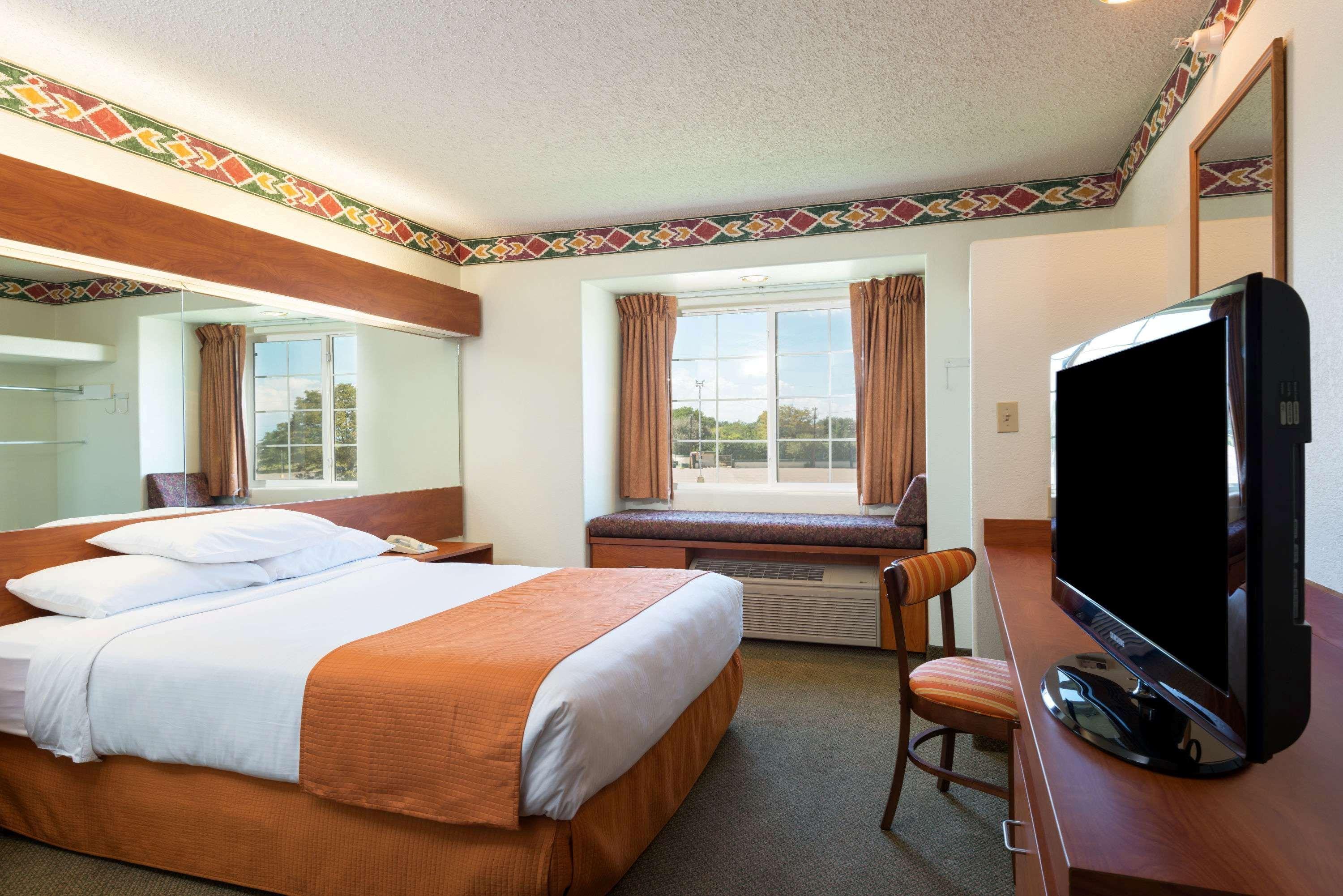 Hotel Microtel And