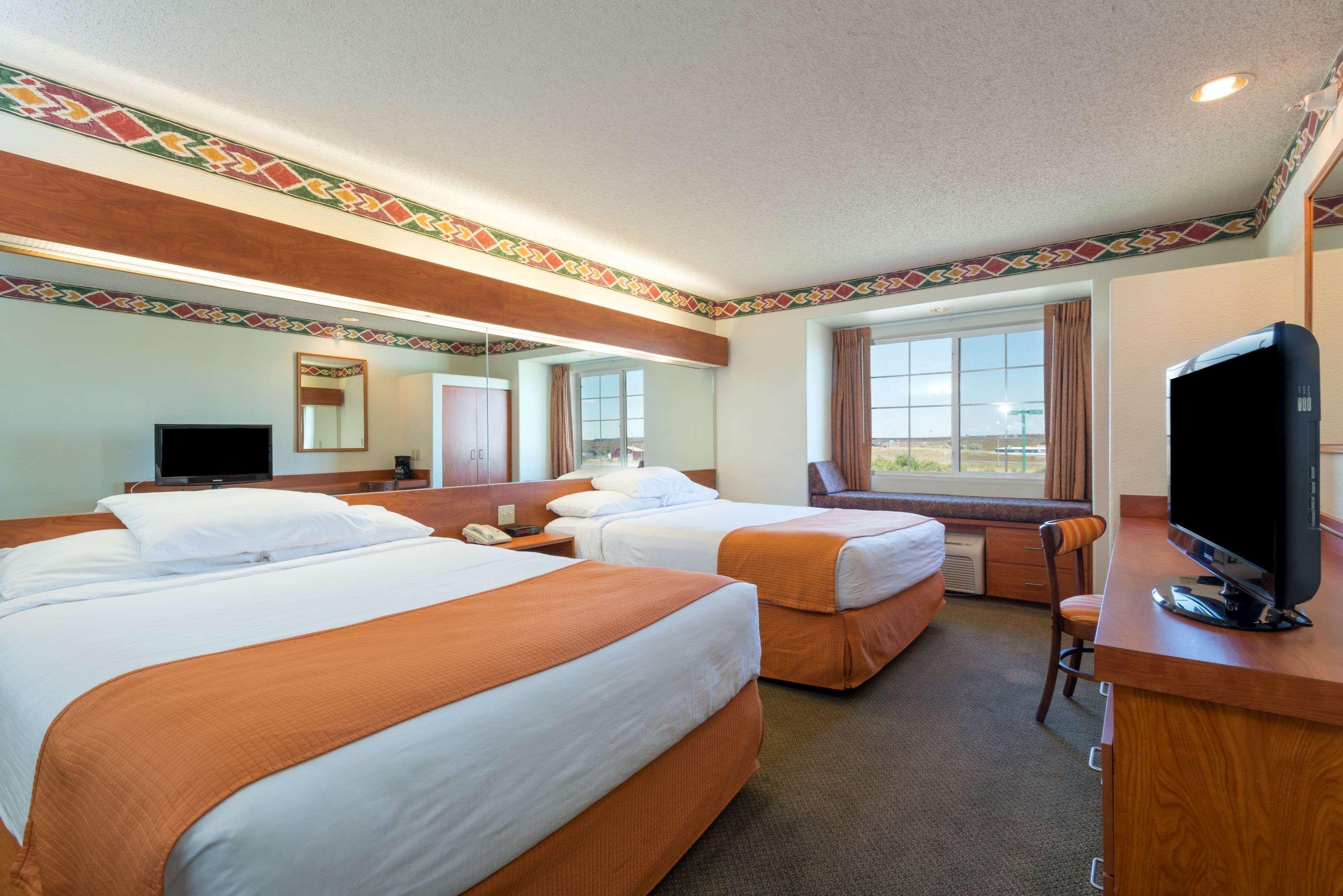 Hotel Microtel And 2*