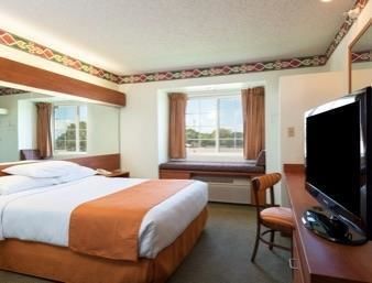 Microtel And 2* Pueblo