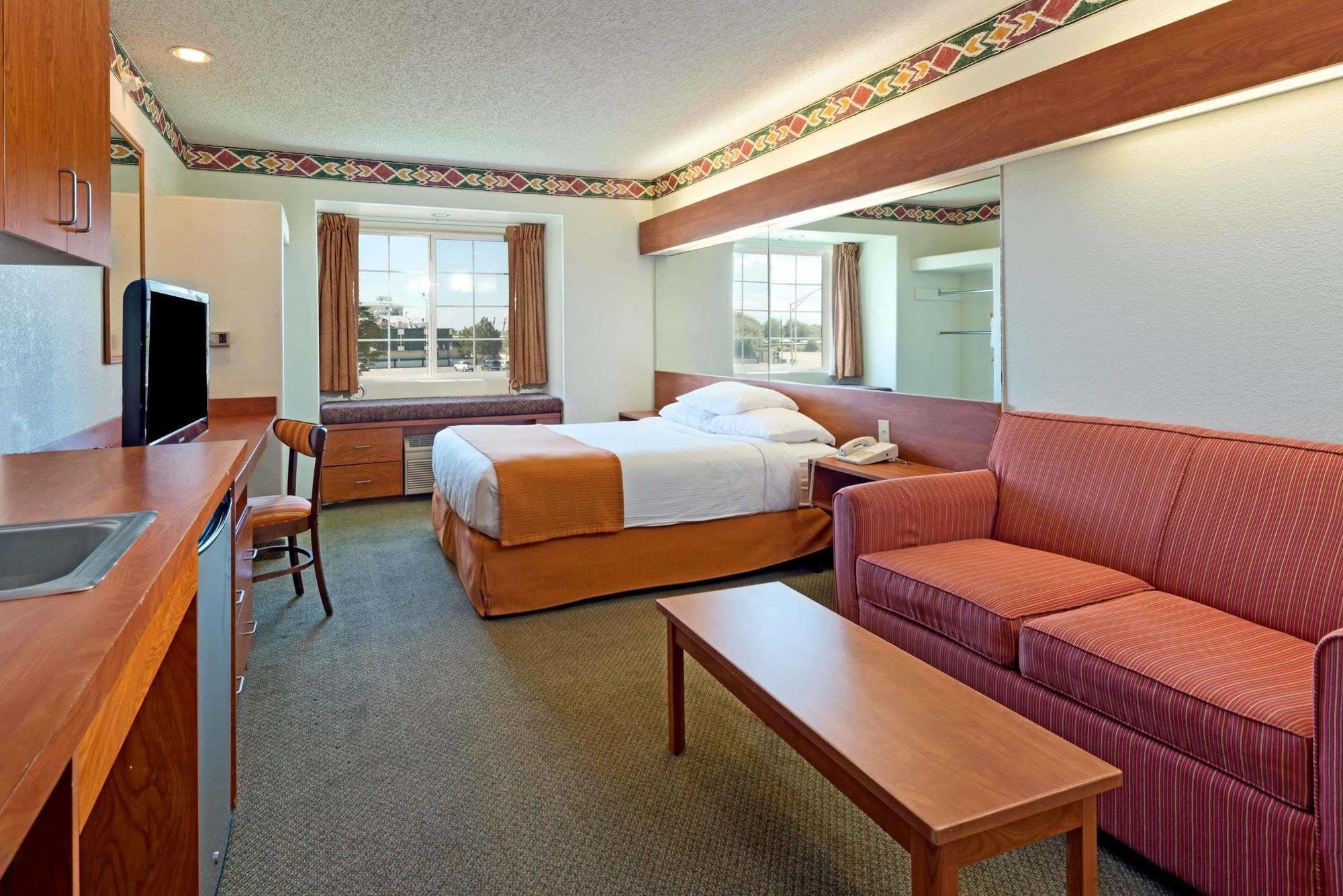 Hotel Microtel And