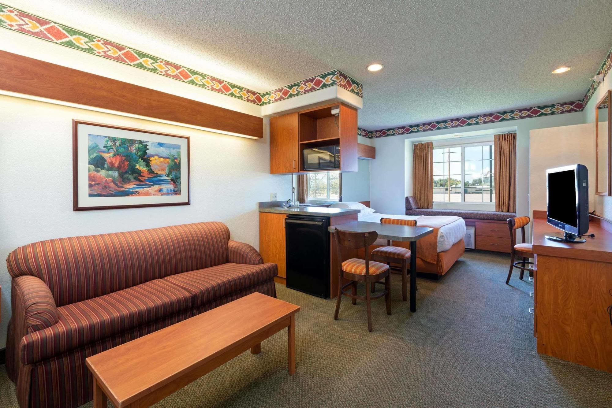 Microtel And 2* Pueblo